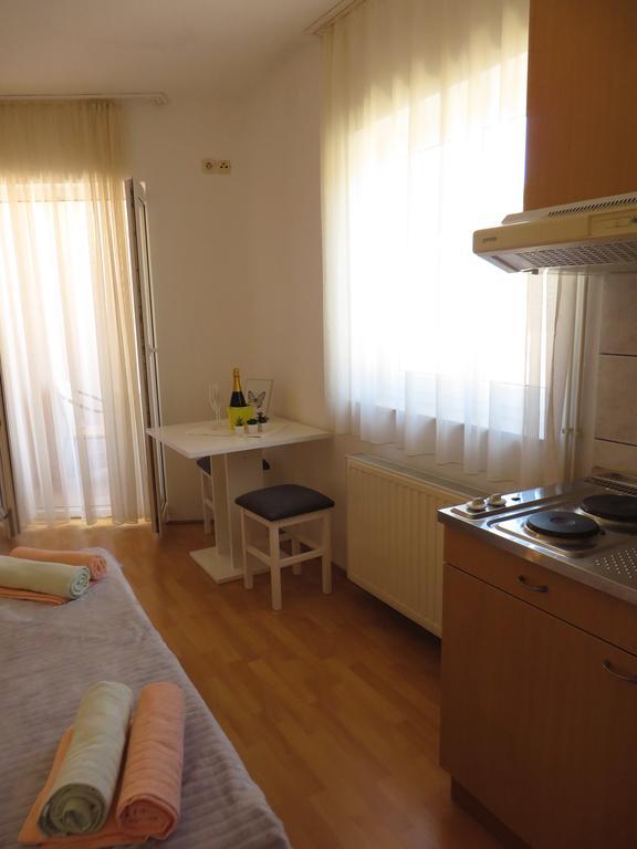 Apartments Karaba Pakoštane Exterior foto